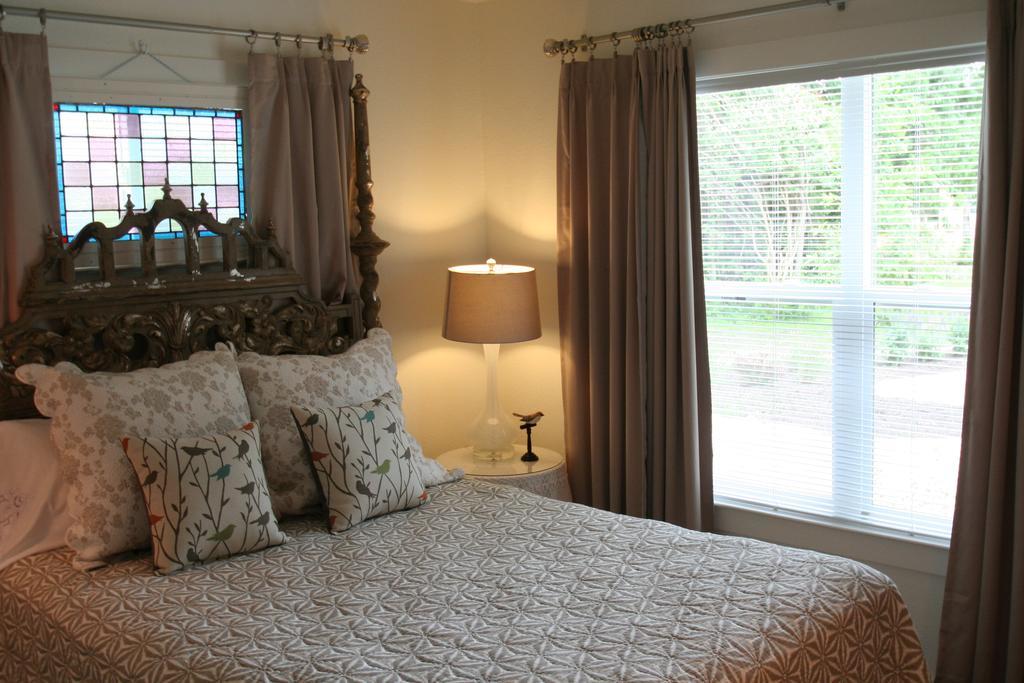 Bear Creek Cottage Manchaca エクステリア 写真