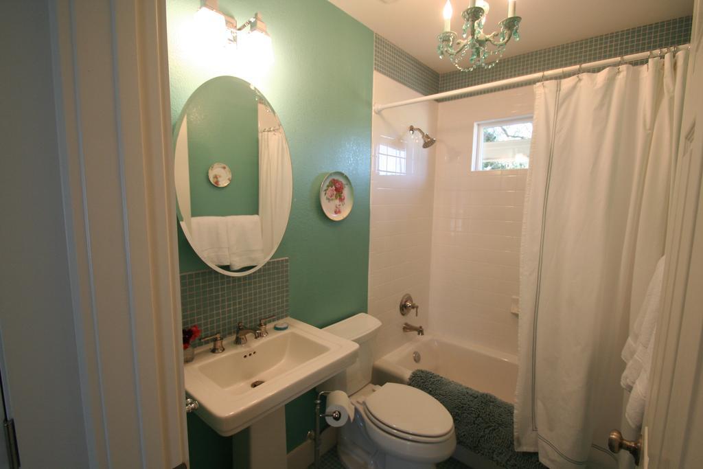 Bear Creek Cottage Manchaca エクステリア 写真