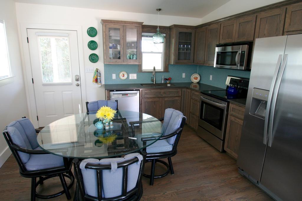 Bear Creek Cottage Manchaca エクステリア 写真