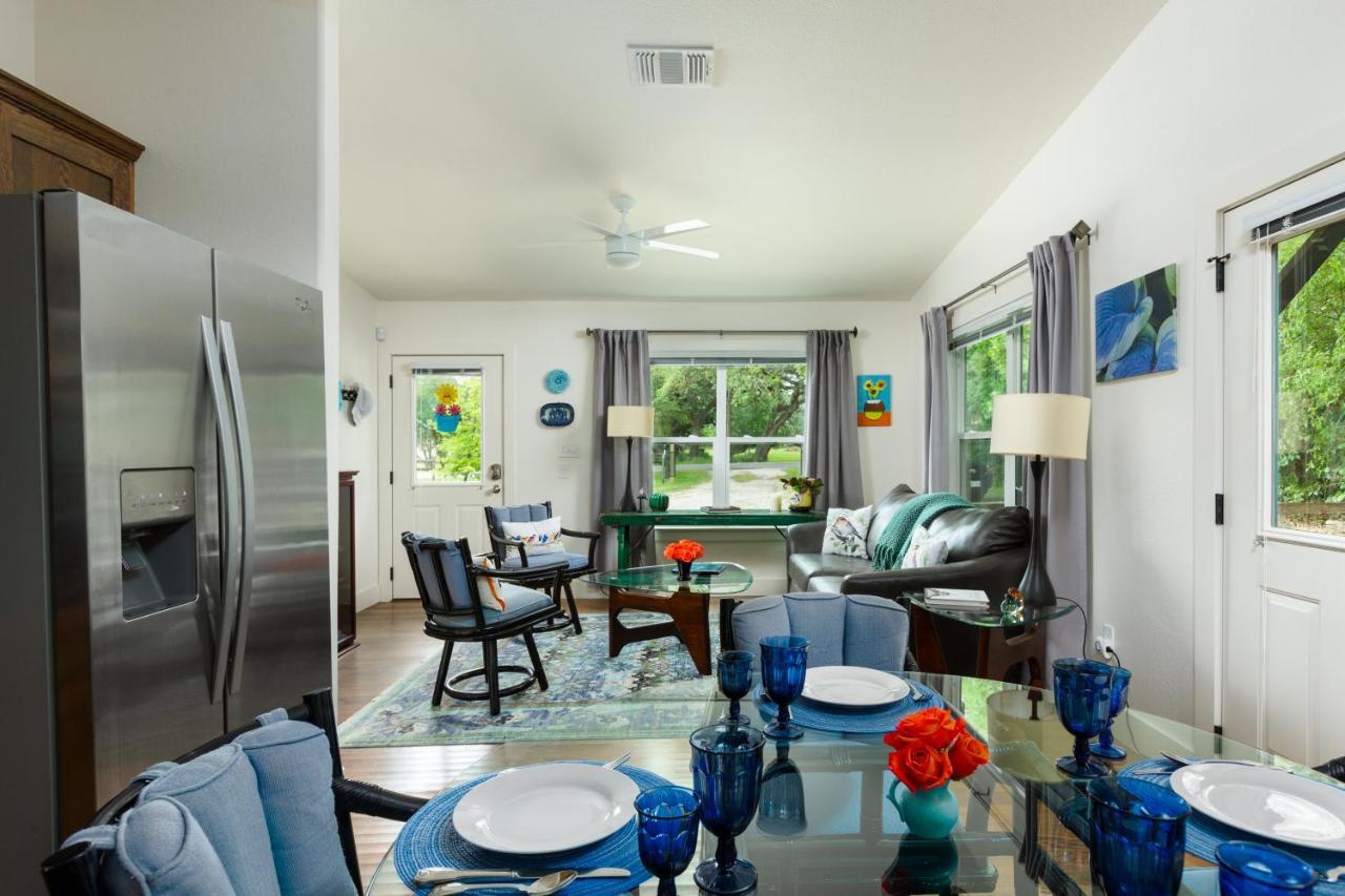 Bear Creek Cottage Manchaca エクステリア 写真