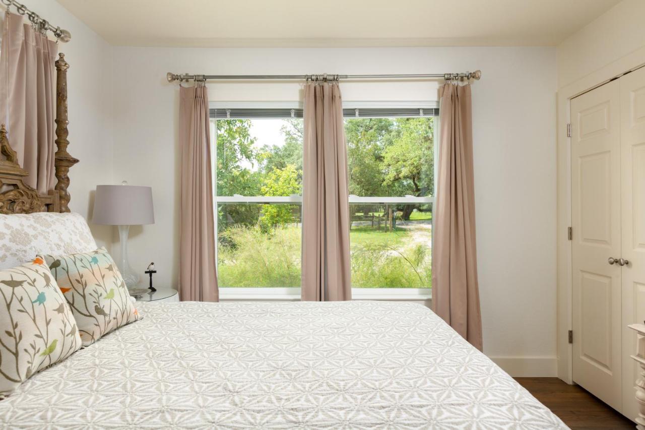 Bear Creek Cottage Manchaca エクステリア 写真