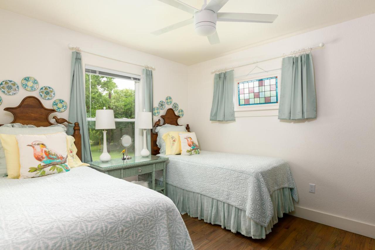 Bear Creek Cottage Manchaca エクステリア 写真