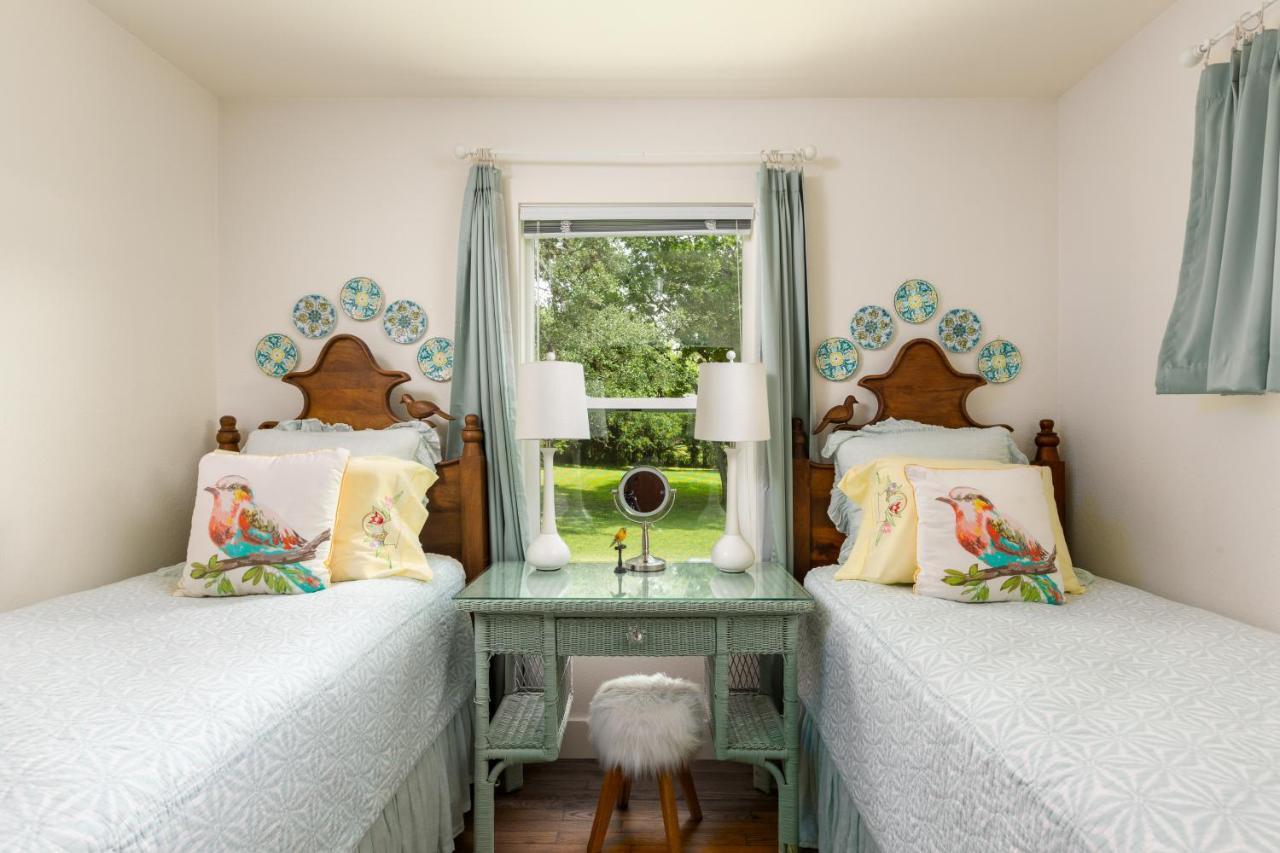 Bear Creek Cottage Manchaca エクステリア 写真