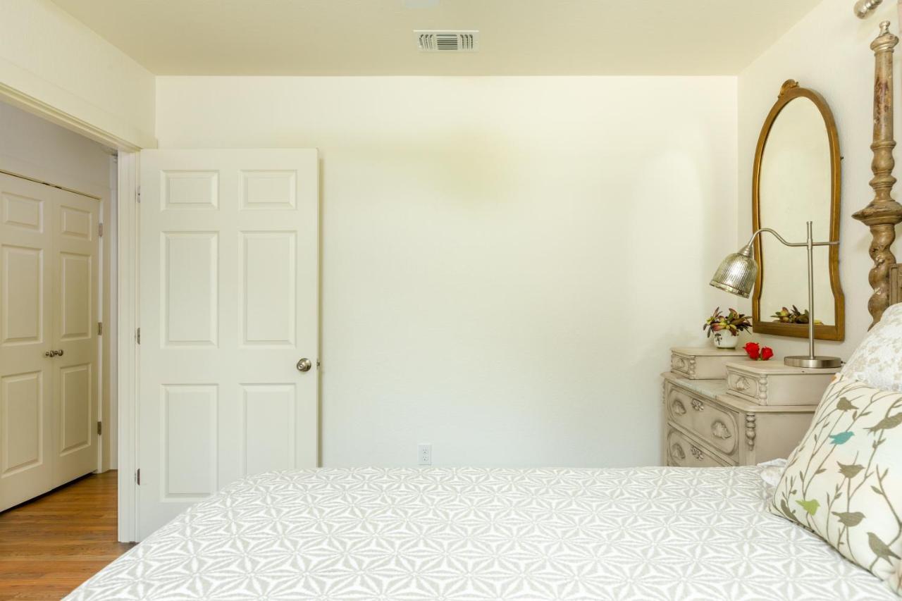 Bear Creek Cottage Manchaca エクステリア 写真